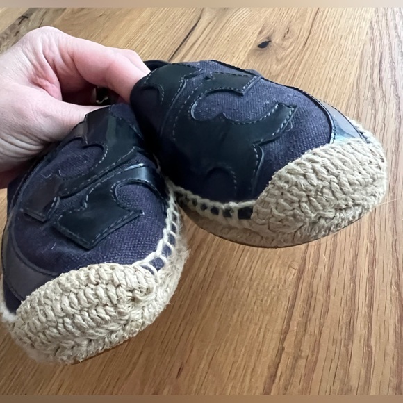 TORY BURCH LONNIE LOGO ESPADRILLES, SIZE 6. - Picture 3 of 9